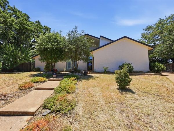 2700 Shadow Wood Court , Arlington, TX 76006