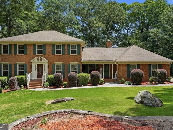 5027 Castlewood Drive SW, Lilburn, GA 30047