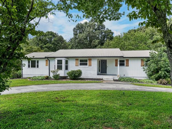 2727 Old Salem Dr , Cookeville, TN 38506