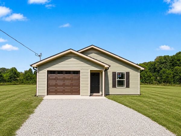 105 N B St , Hillsboro, TN 37342