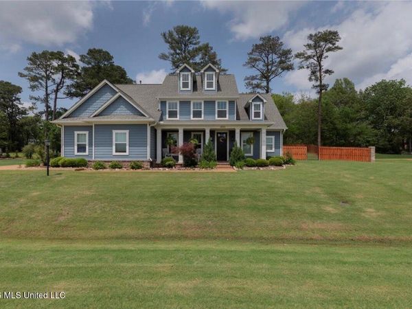 4890 Pleasant Breeze Drive, Olive Branch, MS 38654