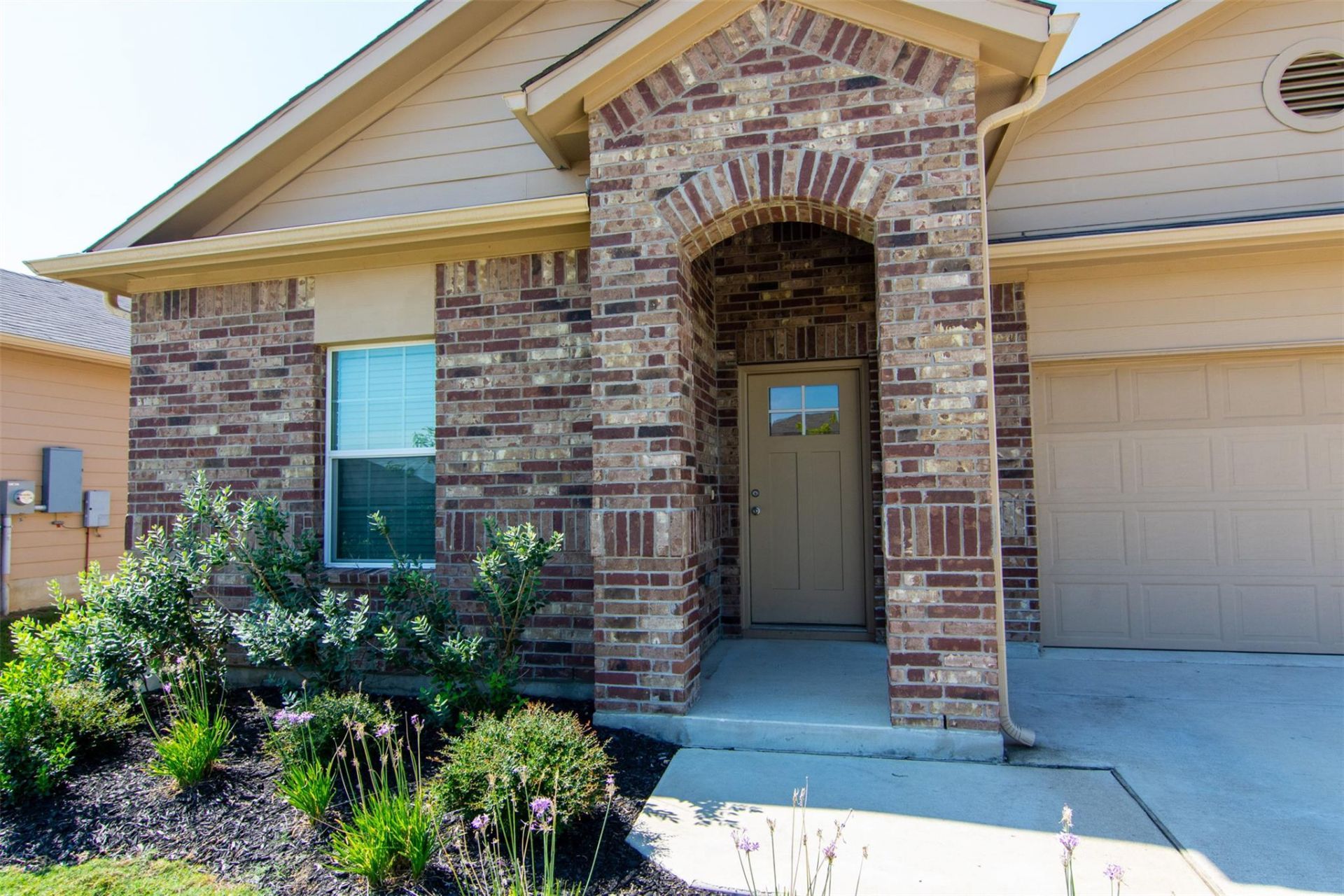 649 Donegal Ln, Georgetown, TX 78626 Main Photo