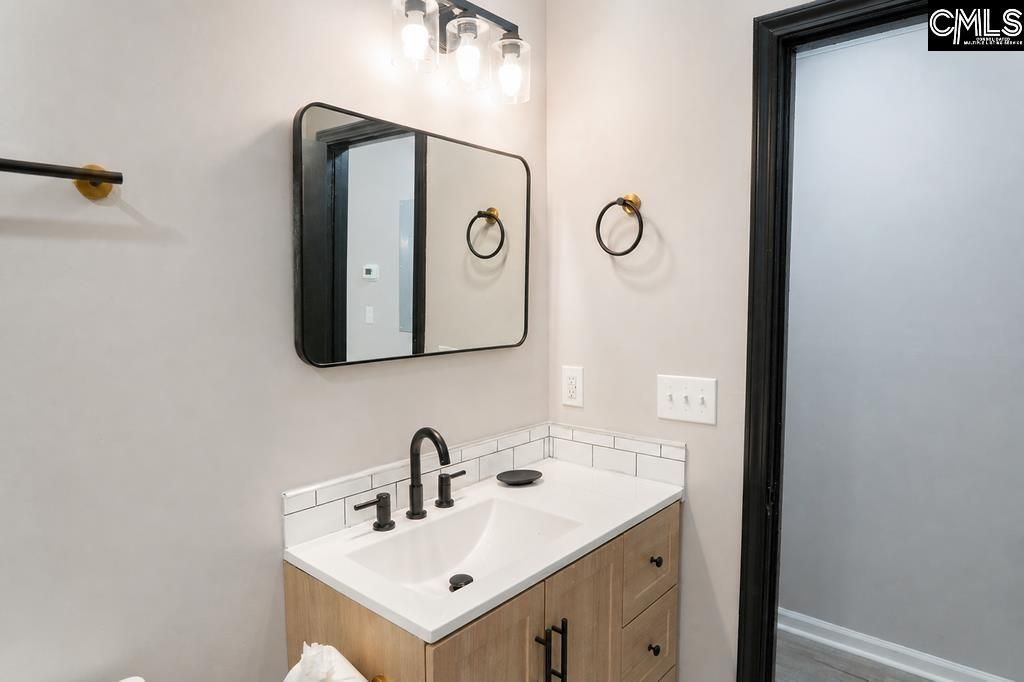 2037 Windsor Drive  Photo 15