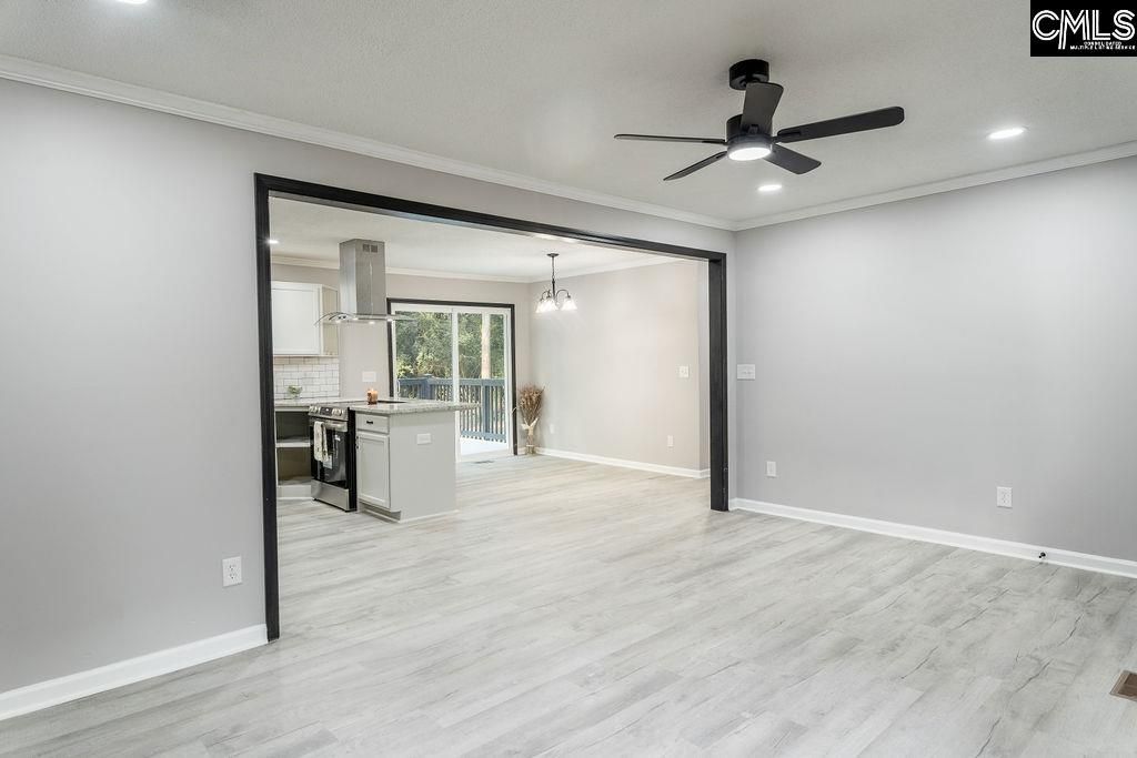 2037 Windsor Drive  Photo 6