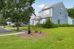 608 College Park Circle photo 4