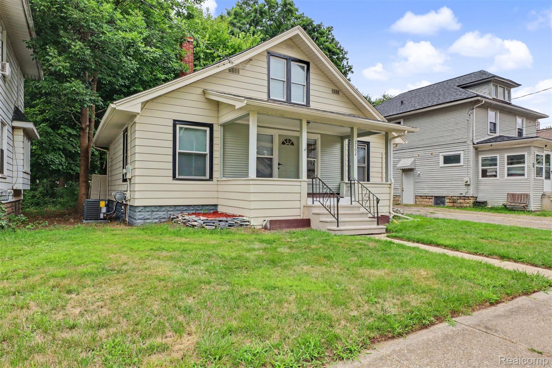 2102 Forest Avenue, Lansing, Mi 48910 Main Photo