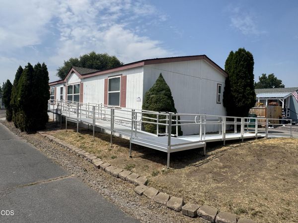 4647 Winter Avenue, Unit SPC 77, Klamath Falls, OR 97603