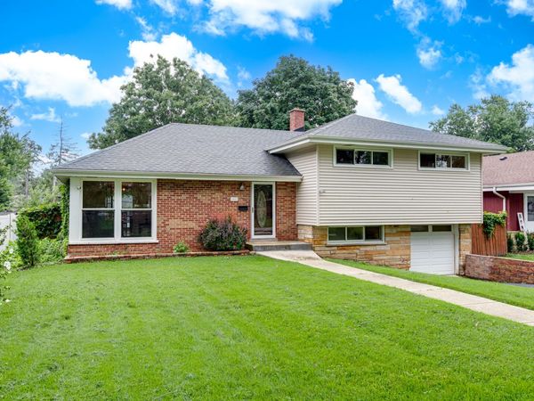 1015 Leslie Lane , Villa Park, IL 60181