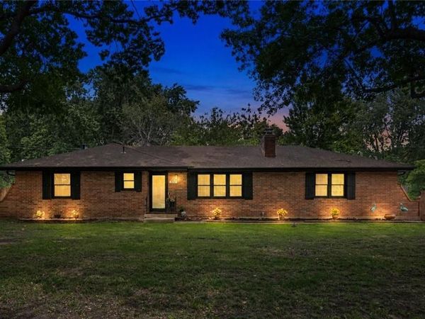 200 SW 20th Terrace, Oak Grove, MO 64075