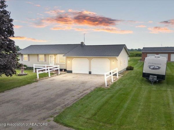 8595 W Price Road, St. Johns, MI 48879