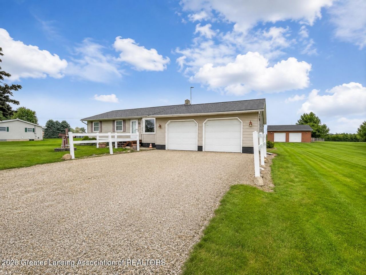 8595 W Price Road, Saint Johns, MI 48879 Main Photo