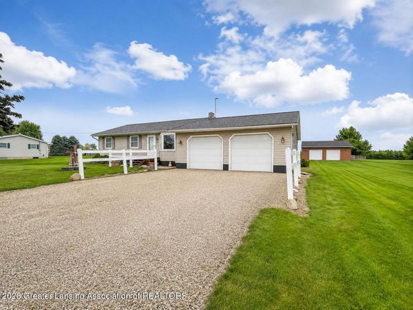 8595 W Price Road, St. Johns, MI 48879