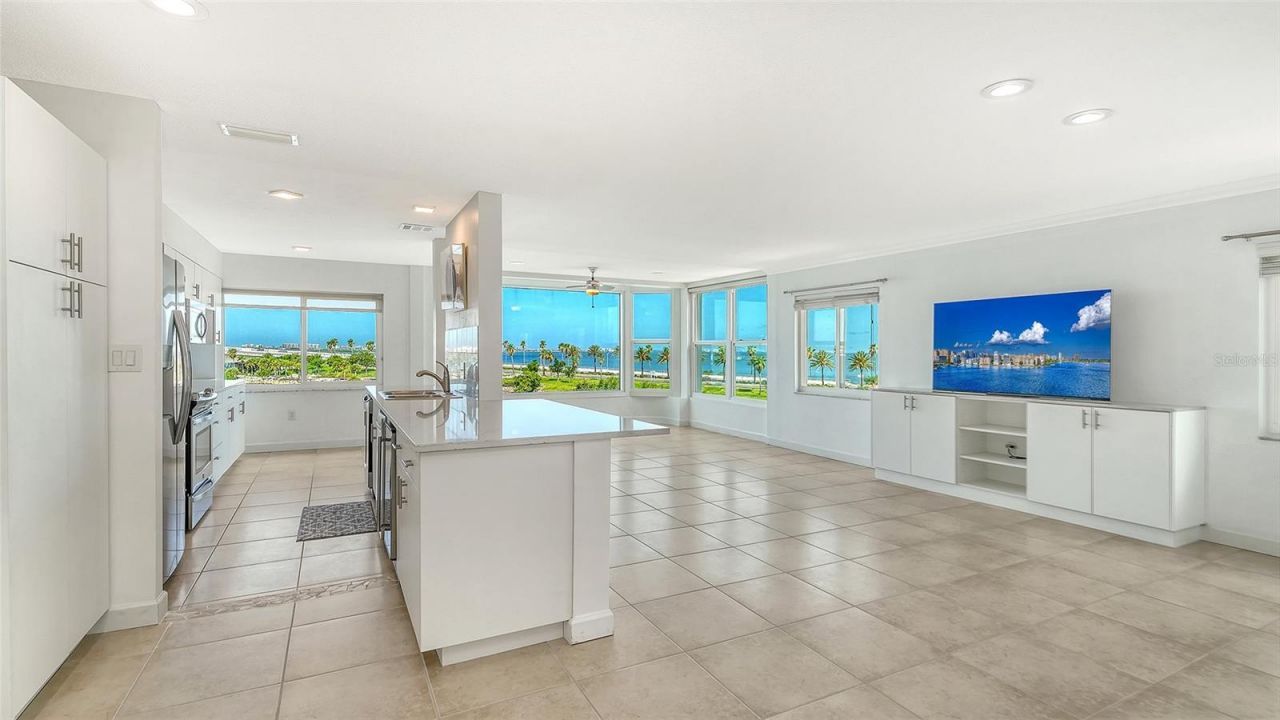 174 Golden Gate Point, Unit 43, Sarasota, FL 34236 Photo