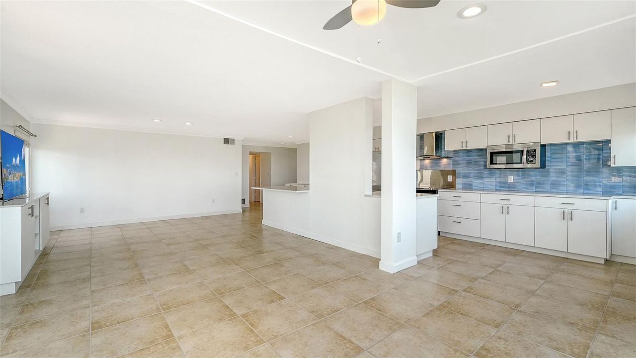 174 Golden Gate Point, Unit 43, Sarasota, FL 34236 Photo