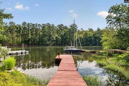 432 Lakeshore Drive  photo 4