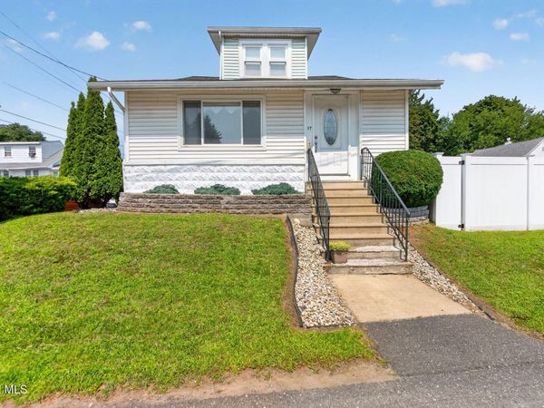 17 Osborne Road, Colonie, NY 12205
