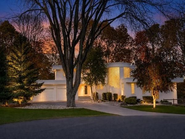 317 Meadow Woods Drive , Mankato, MN 56001