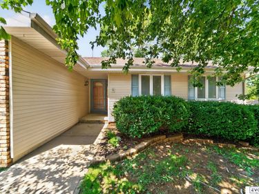 9324 Y Street, Omaha, NE 68127