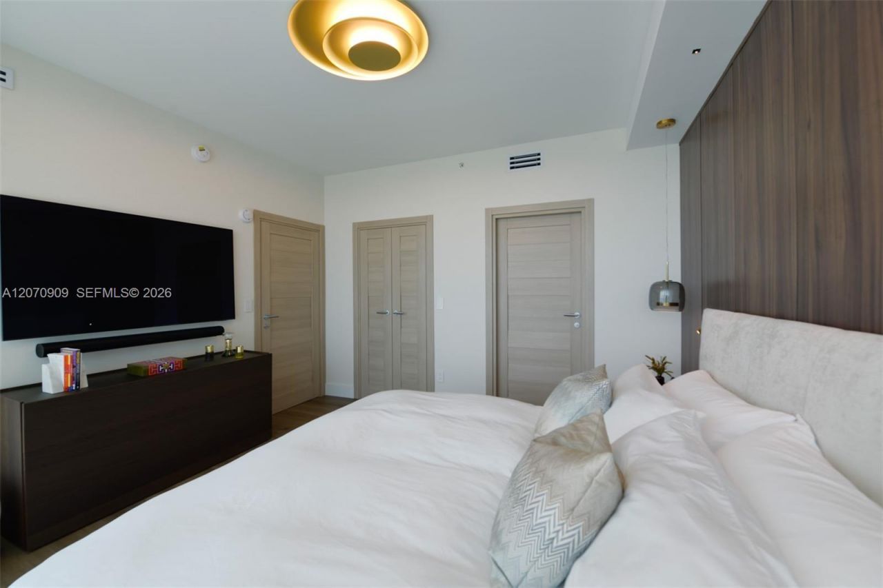 888 Biscayne Blvd , Unit 1509, Miami, FL 33132 Photo