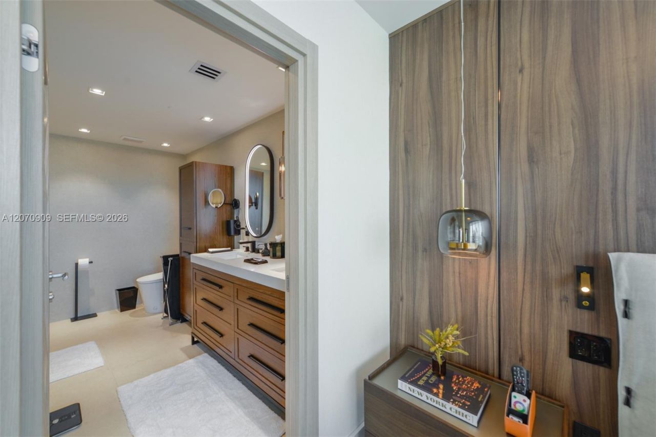 888 Biscayne Blvd , Unit 1509, Miami, FL 33132 Photo