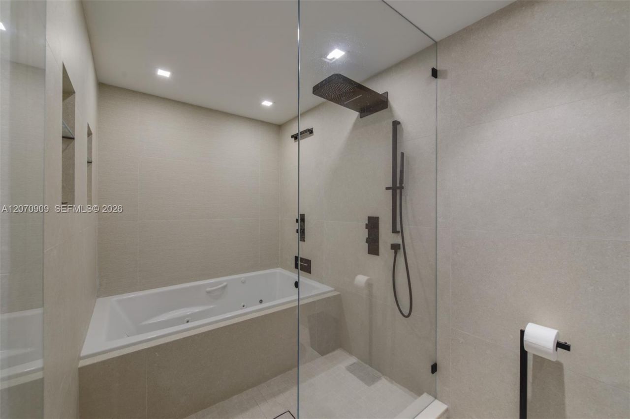 888 Biscayne Blvd , Unit 1509, Miami, FL 33132 Photo