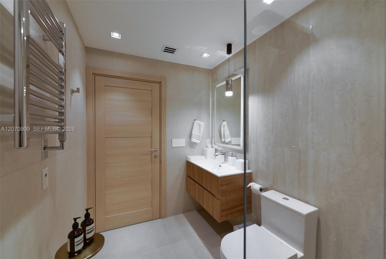 888 Biscayne Blvd , Unit 1509, Miami, FL 33132 Photo
