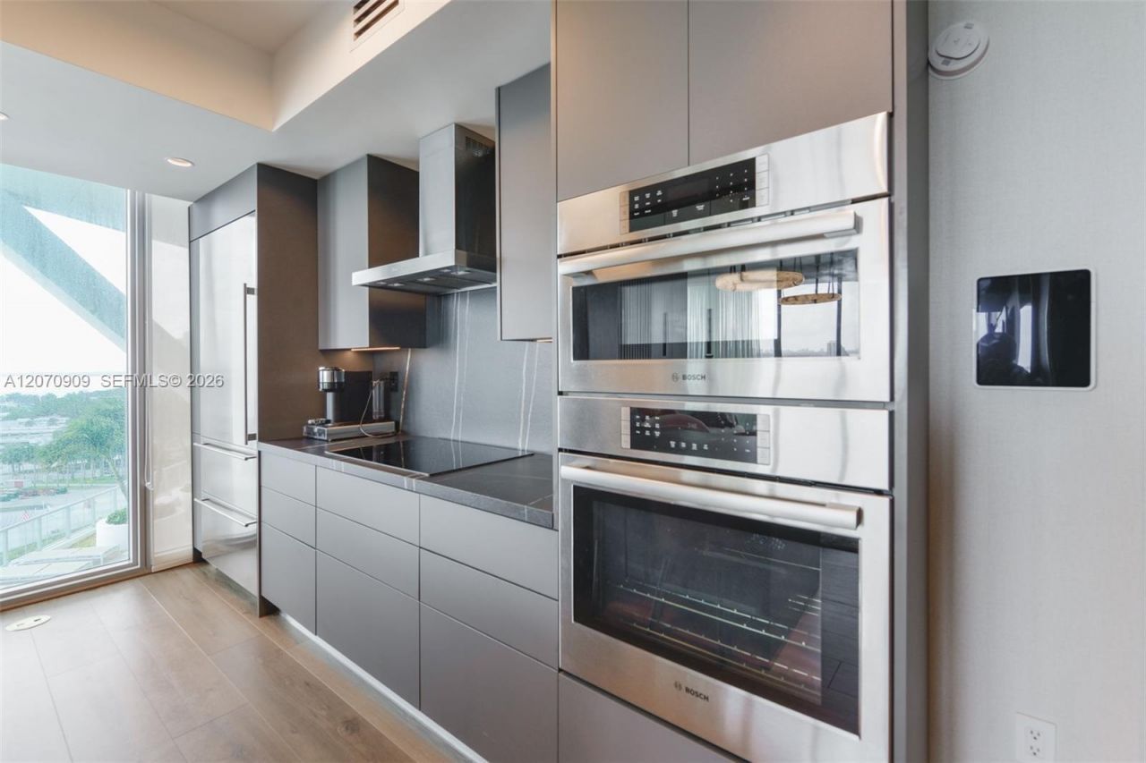888 Biscayne Blvd , Unit 1509, Miami, FL 33132 Photo