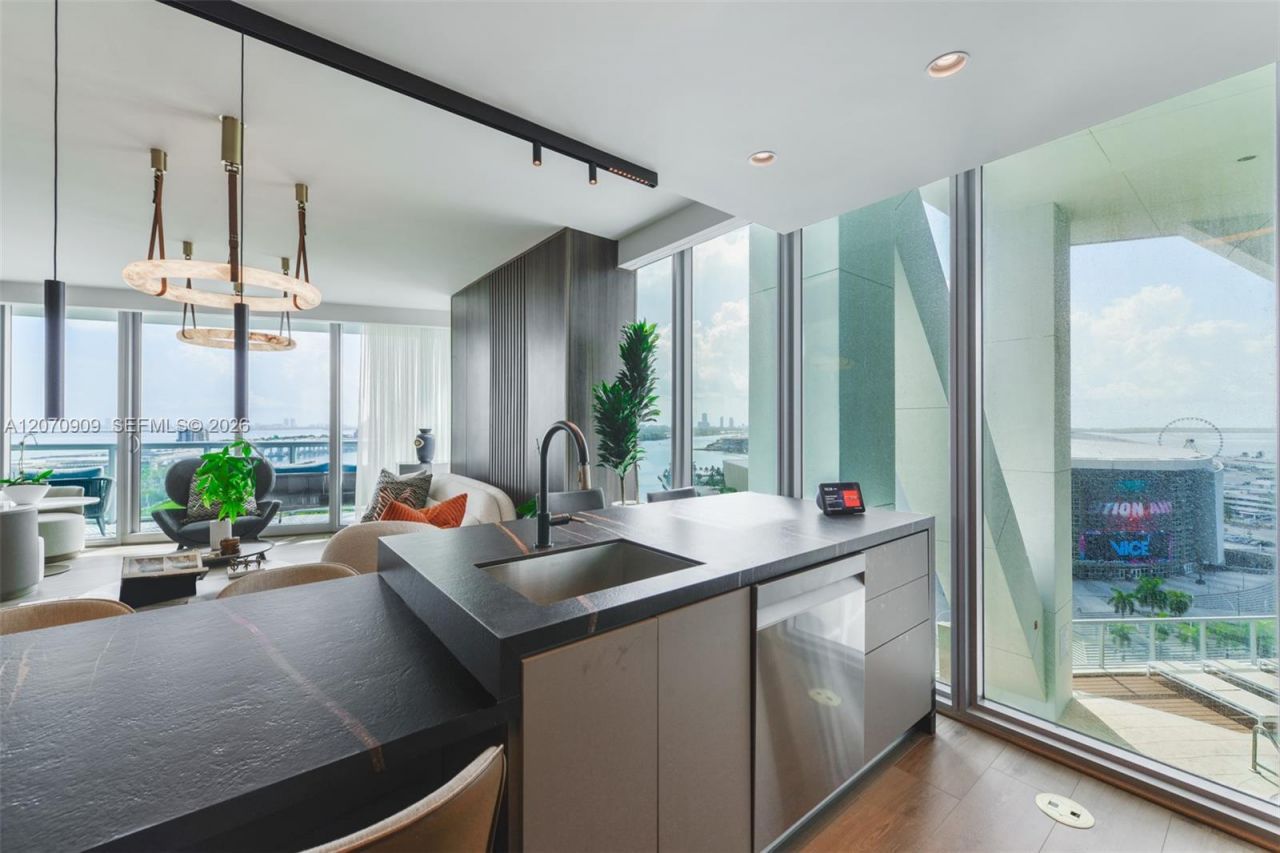 888 Biscayne Blvd , Unit 1509, Miami, FL 33132 Photo