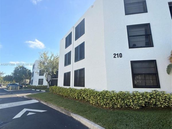 210 Lake Pointe Dr , Unit 210, Oakland Park, FL 33309