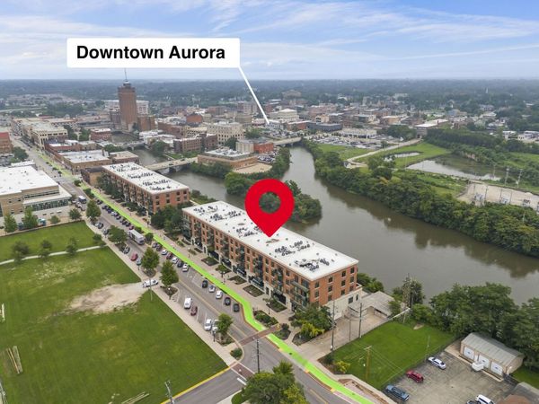 160 S River Street , Unit 215, Aurora, IL 60506