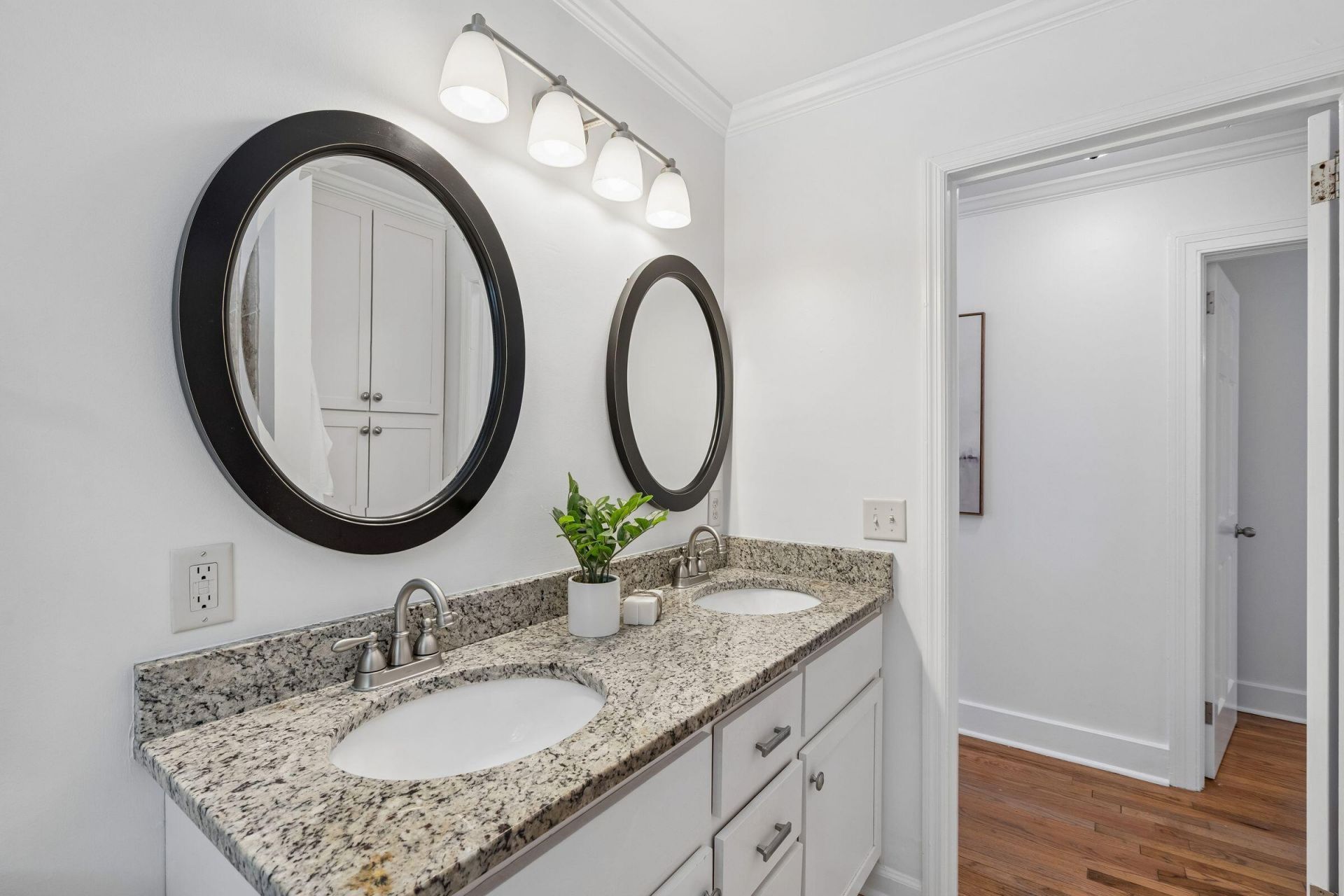 822 W Madison Avenue Photo 32