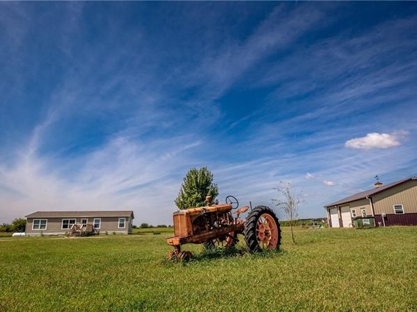 950 Eisenhower Road, Princeton, KS 66078