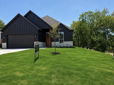 2400 Irion Avenue, Fort Worth, TX 76106