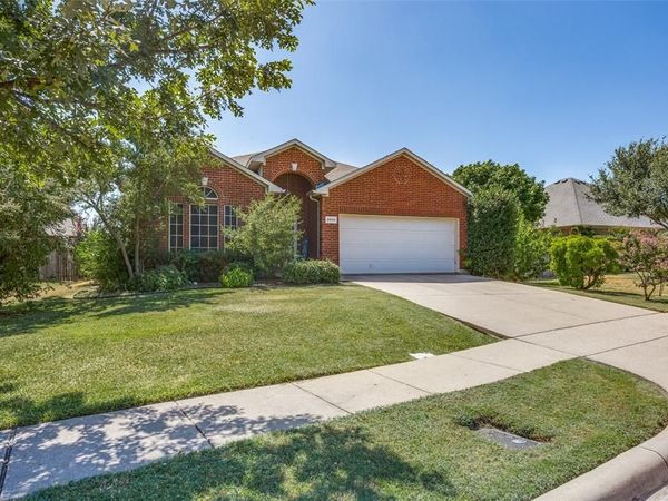 8005 Joshua Tree Court, Arlington, TX 76002