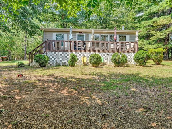 1140 Lauras LN , Huddleston, VA 24104