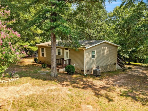 1140 Lauras LN, Huddleston, VA 24104