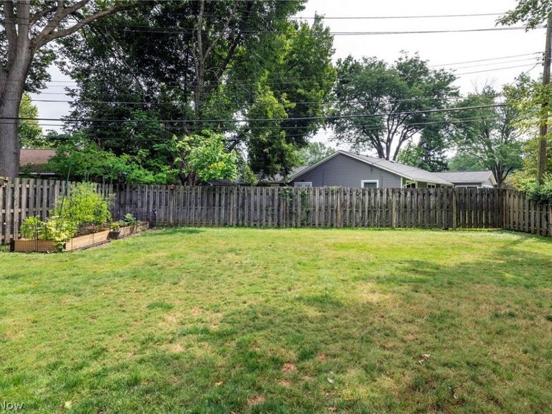 131 Edgewood Drive, Berea, OH 44017 Photo 3