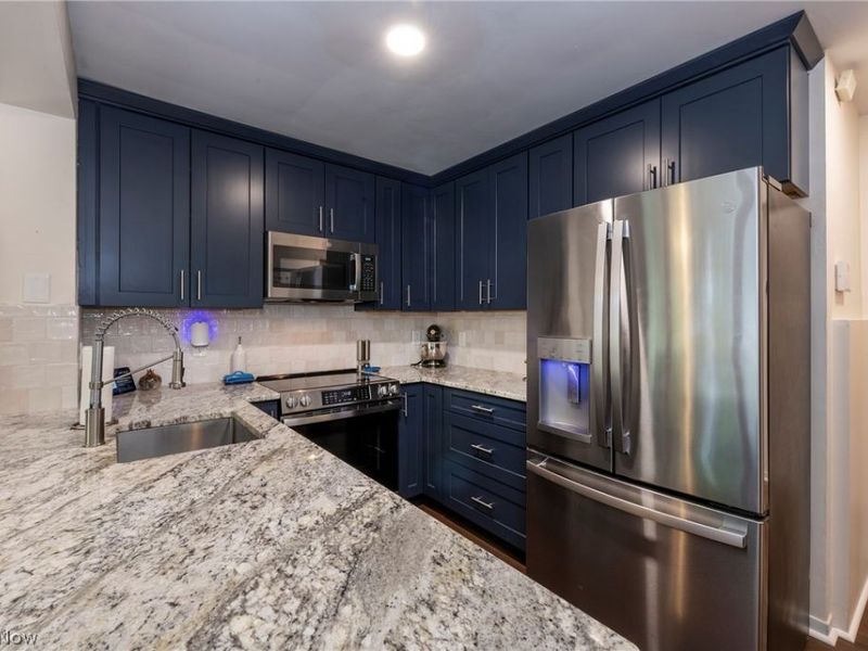131 Edgewood Drive, Berea, OH 44017 Photo 6