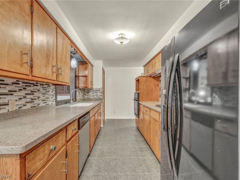 131 Yunker Court, Elyria, OH 44035 Photo 14