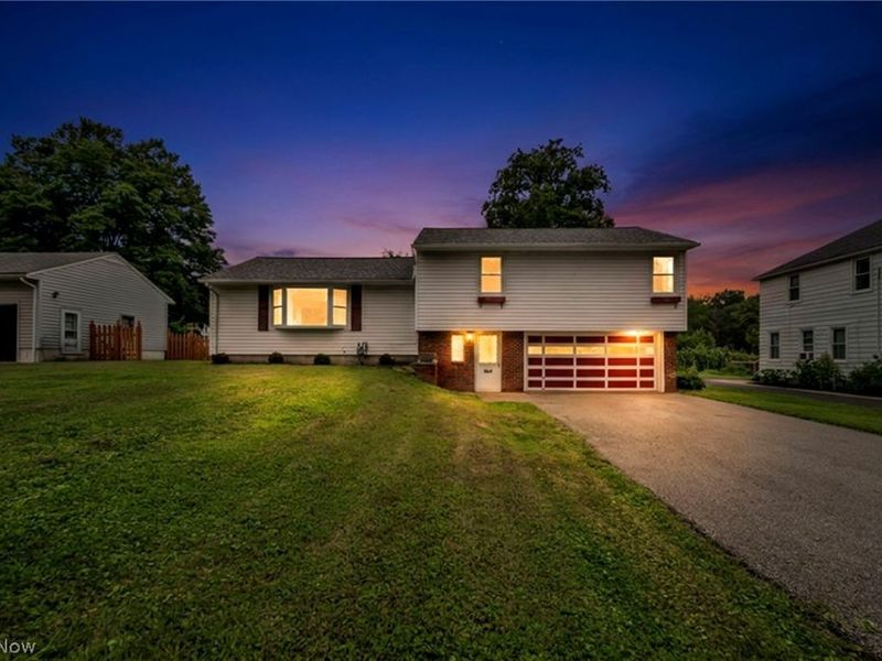 131 Yunker Court, Elyria, OH 44035 Photo 2