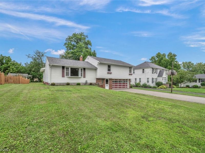 131 Yunker Court, Elyria, OH 44035 Photo 3