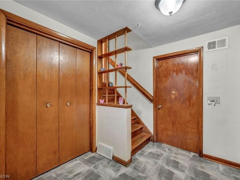 131 Yunker Court, Elyria, OH 44035 Photo 6