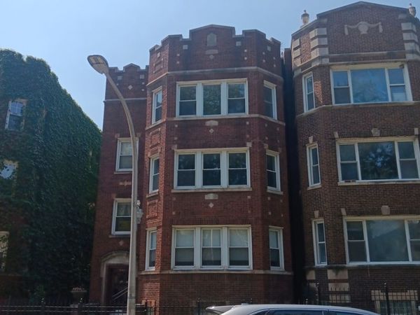 7840 S Essex Avenue , Chicago, IL 60649