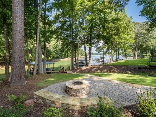 346 Indian Cove Drive, Dawsonville, GA 30534