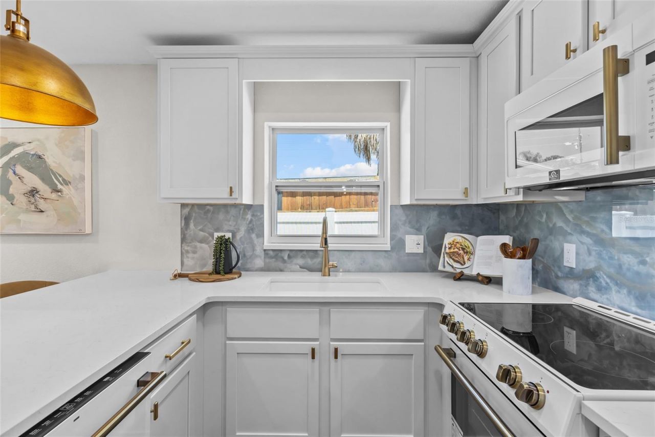 1782 Mississippi Avenue Ne, Saint Petersburg, FL 33703 Photo