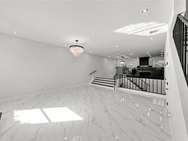 164 E DAVIS BOULEVARD, TAMPA, FL 33606