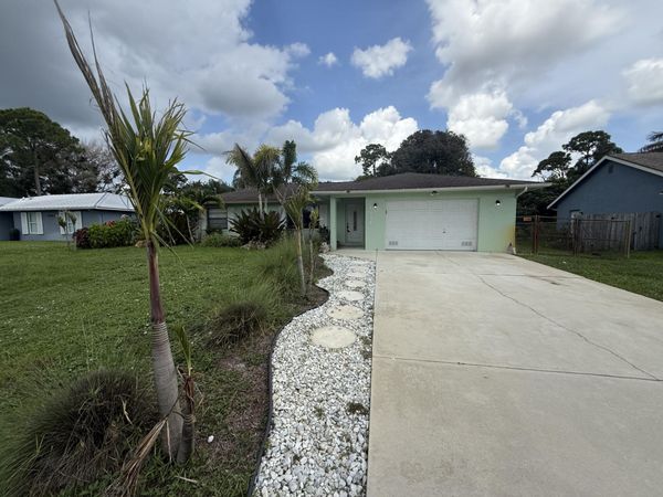 1832 SE MANTH Lane, Port St. Lucie, FL 34983