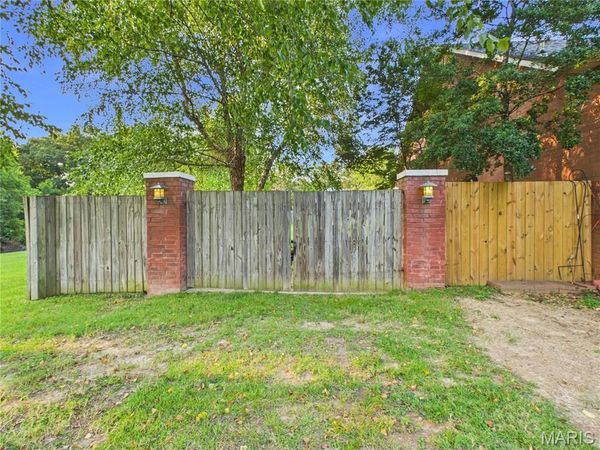 3001 Charlton Lane , Poplar Bluff, MO 63901