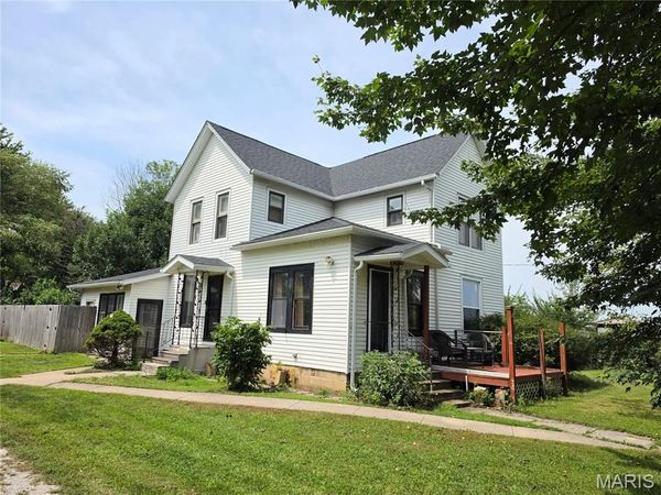 638 N Main Street , Witt, IL 62094