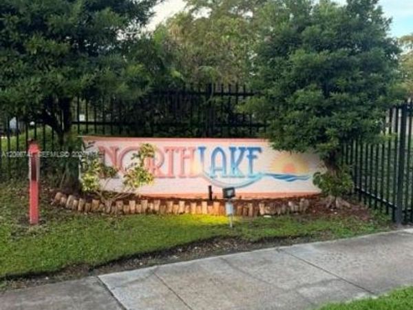 780 NE 199th St , Unit 207E, Miami, FL 33179